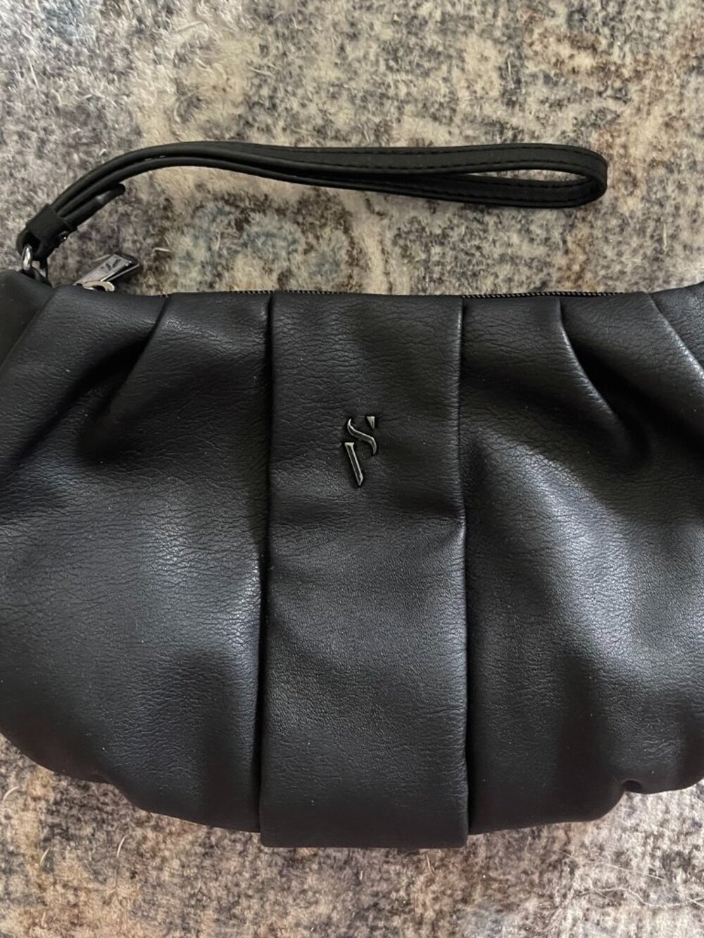 SIMPLY VERA Vera Wang Messina Wristlet Black Clutch Wallet Purse Pleated T26